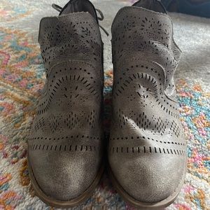 Dusty grey bootie